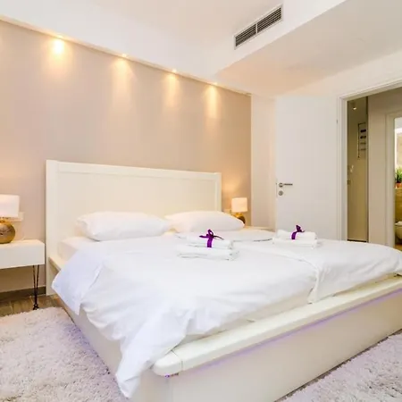 Deluxe Lily - Luxury Two Bedroom With Sea View *