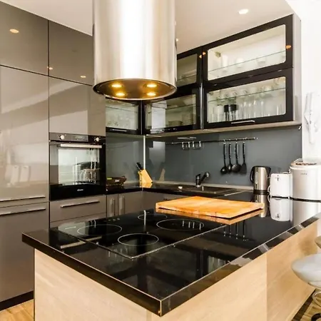 Deluxe Lily - Luxury Two Bedroom With Sea View