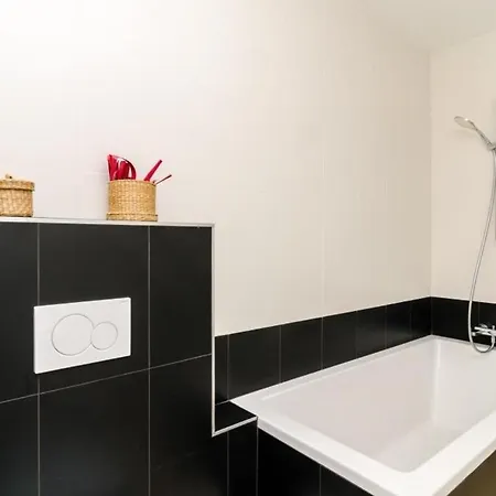 Deluxe Lily - Luxury Two Bedroom With Sea View Apartman