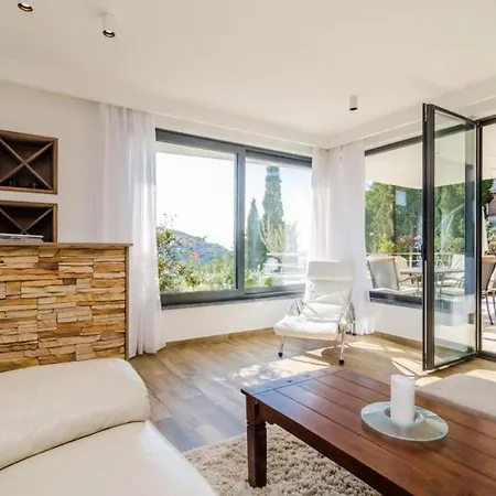 Deluxe Lily - Luxury Two Bedroom With Sea View 公寓