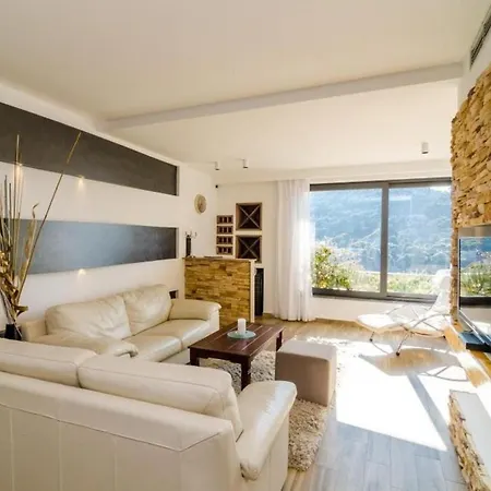 Apartman Deluxe Lily - Luxury Two Bedroom With Sea View *