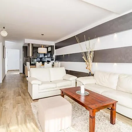 Deluxe Lily - Luxury Two Bedroom With Sea View Apartmán *