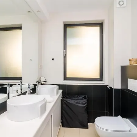 Deluxe Lily - Luxury Two Bedroom With Sea View